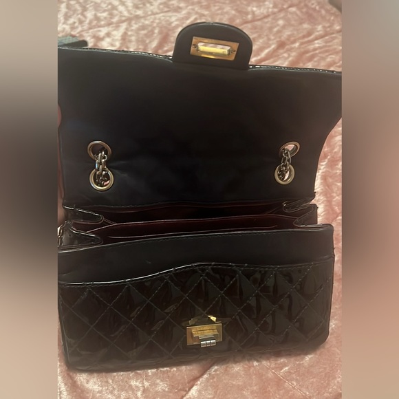 Authentic Chanel patent quilted reissue in black with silver hardware - Picture 2 of 3
